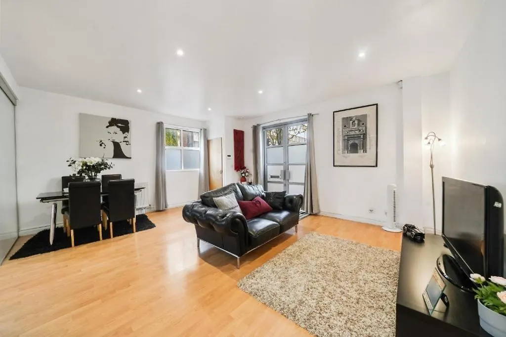 City 2 Bedroom Apartment London Tower Bridge With Free Secure Gated Parking - Perfect For Long Stay