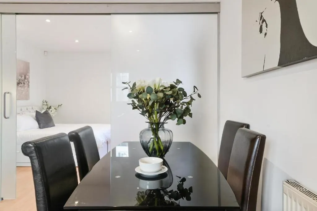 City 2 Bedroom Apartment London Tower Bridge With Free Secure Gated Parking - Perfect For Long Stay