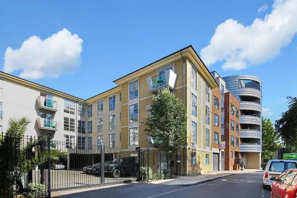 City 2 Bedroom Apartment London Tower Bridge With Free Secure Gated Parking - Perfect For Long Stay 0*,  United Kingdom