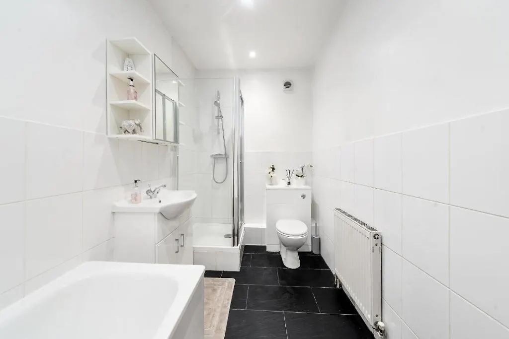 City 2 Bedroom Apartment London Tower Bridge With Free Secure Gated Parking - Perfect For Long Stay United Kingdom