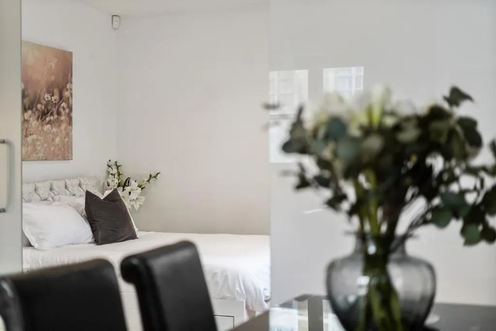 City 2 Bedroom Apartment London Tower Bridge With Free Secure Gated Parking - Perfect For Long Stay