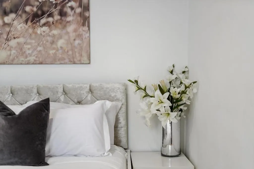 City 2 Bedroom Apartment London Tower Bridge With Free Secure Gated Parking - Perfect For Long Stay United Kingdom