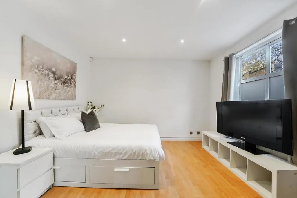 City 2 Bedroom Apartment London Tower Bridge With Free Secure Gated Parking - Perfect For Long Stay