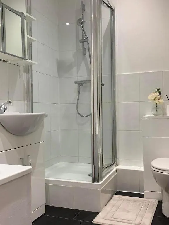 City 2 Bedroom Apartment London Tower Bridge With Free Secure Gated Parking - Perfect For Long Stay