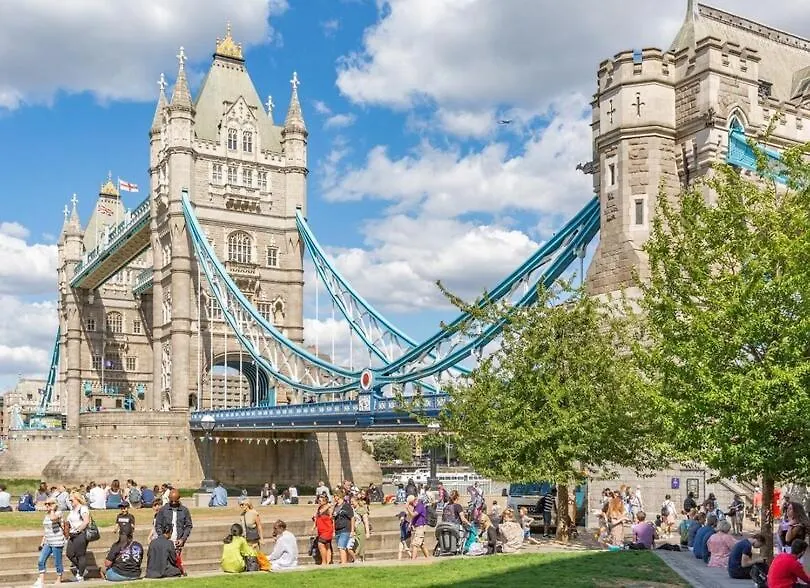City 2 Bedroom Apartment London Tower Bridge With Free Secure Gated Parking - Perfect For Long Stay